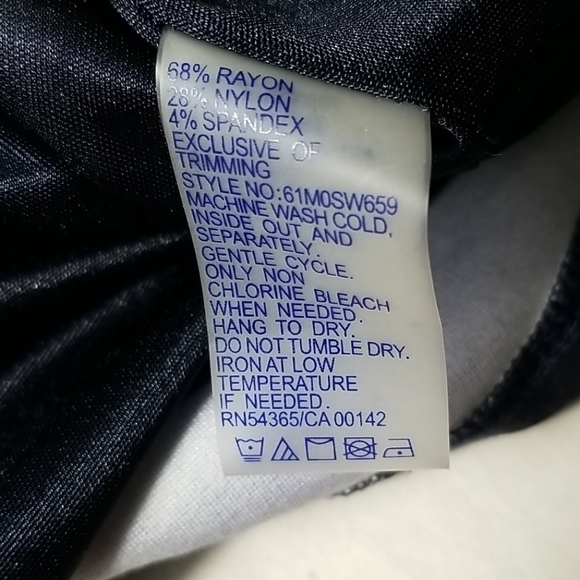 Peter Nygard Poka Dot Top - Picture 5 of 5